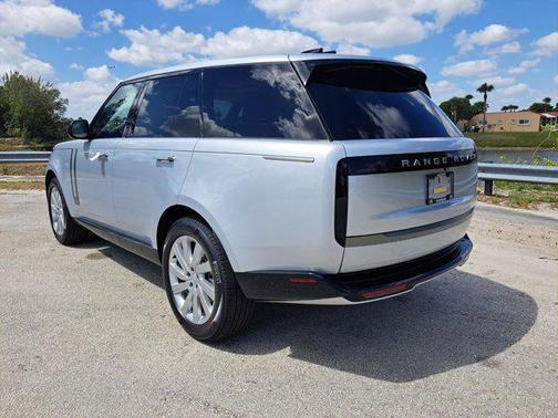 2025 Land Rover Range Rover P400 SE