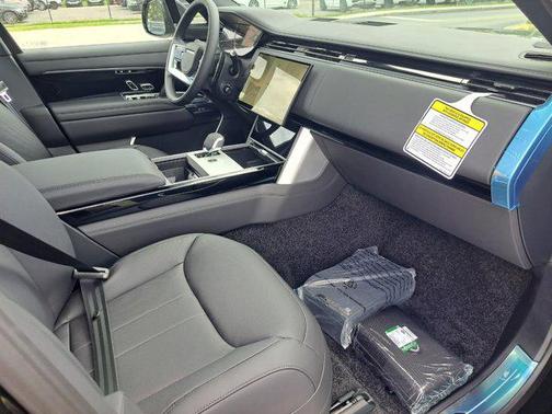 2025 Land Rover Range Rover P530 SE