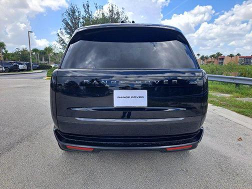 2025 Land Rover Range Rover P530 SE