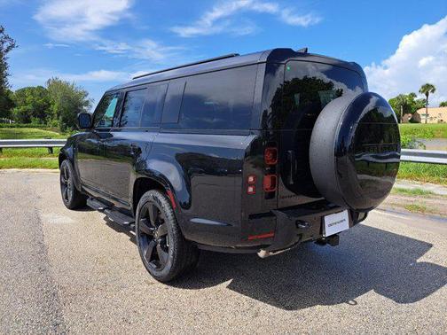 2025 Land Rover Defender 130 P400 X-Dynamic SE