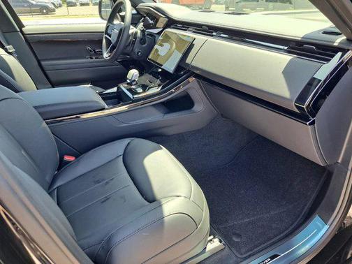 2025 Land Rover Range Rover Sport SE