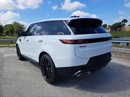 2025 Land Rover Range Rover Sport SE