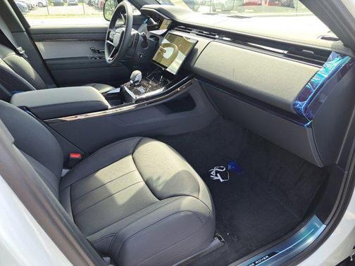 2025 Land Rover Range Rover Sport SE
