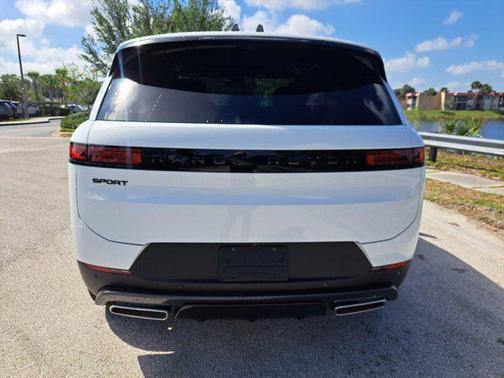 2025 Land Rover Range Rover Sport SE