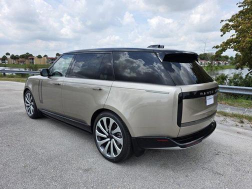 Batumi Gold Premium Metallic 2026 Land Rover Range Rover P400 SE 7 Seat