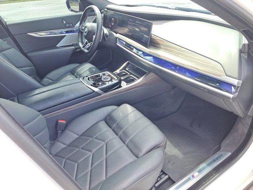 2024 BMW 760 i xDrive