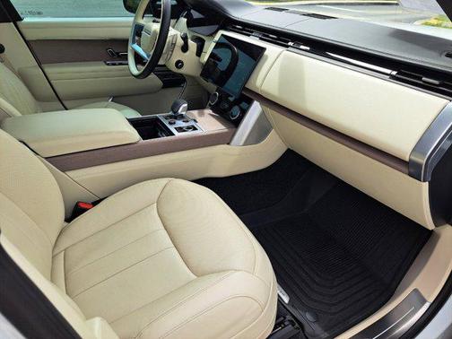 2023 Land Rover Range Rover P530 SE