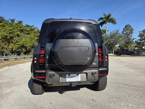 2022 Land Rover Defender 110 X-Dynamic SE
