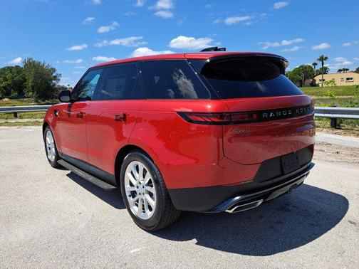 2025 Land Rover Range Rover Sport SE