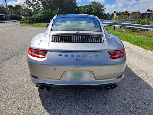 2018 Porsche 911 Carrera 4