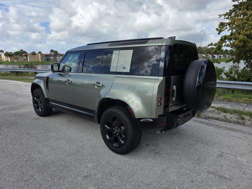2022 Land Rover Defender 110 X-Dynamic SE