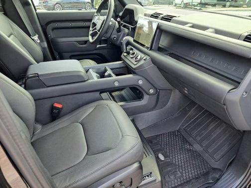 2025 Land Rover Defender 110 P400 X-Dynamic SE