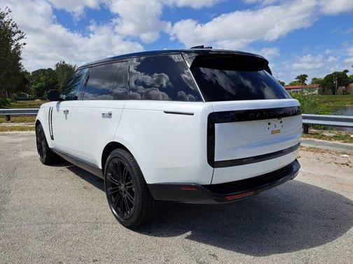 2025 Land Rover Range Rover P400 SE 7 Seat