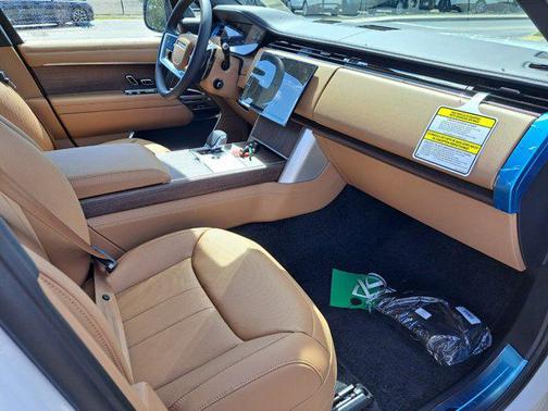 2025 Land Rover Range Rover P400 SE 7 Seat