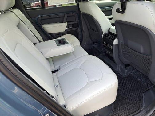 2025 Land Rover Defender 110 P500 X-Dynamic SE