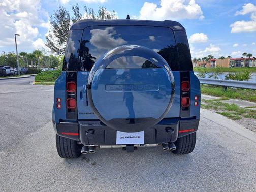 2025 Land Rover Defender 110 P500 X-Dynamic SE