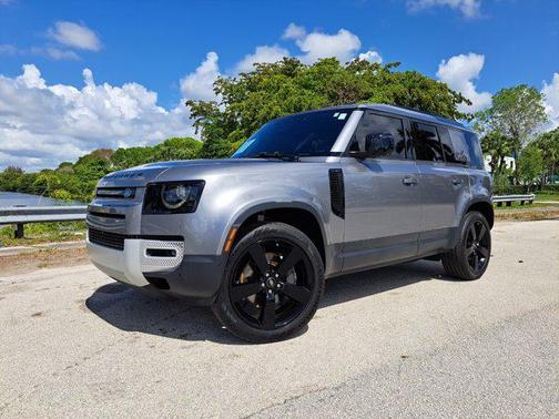 2023 Land Rover Defender 110 SE