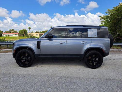 2023 Land Rover Defender 110 SE