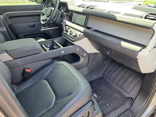 2023 Land Rover Defender 110 SE