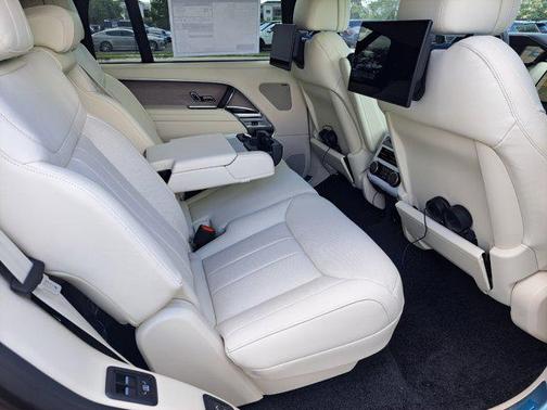 2025 Land Rover Range Rover P530 SE 7 Seat