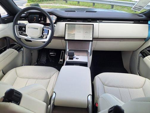 2025 Land Rover Range Rover P530 SE 7 Seat