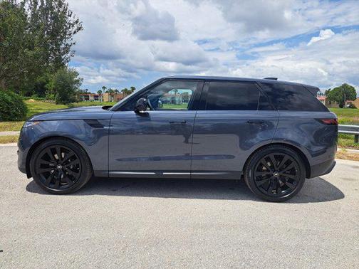 2025 Land Rover Range Rover Sport SE