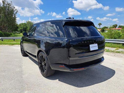 2025 Land Rover Range Rover P530 SE