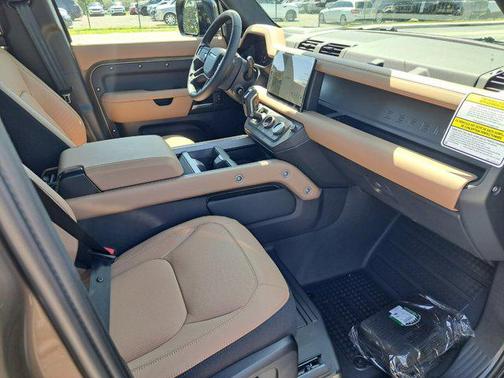2025 Land Rover Defender 110 P400 X