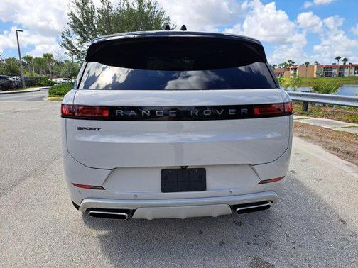 2024 Land Rover Range Rover Sport SE