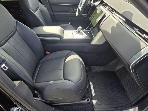 Santorini Black Metallic 2026 Land Rover Range Rover P400 SE