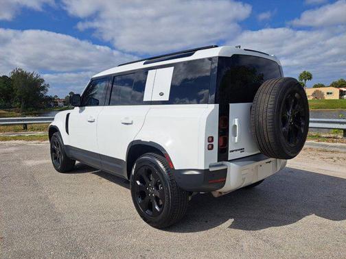 2023 Land Rover Defender 110 SE
