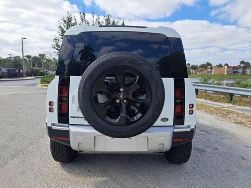 2023 Land Rover Defender 110 SE