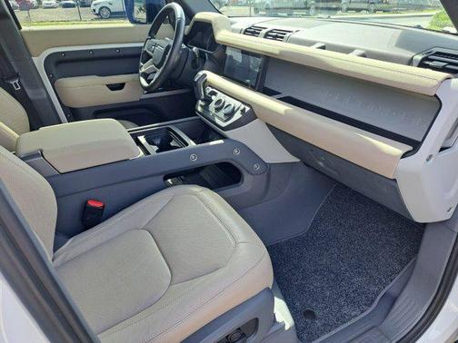 2023 Land Rover Defender 110 SE