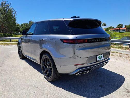 2025 Land Rover Range Rover Sport SE