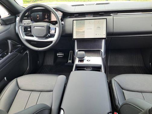 2025 Land Rover Range Rover P530 SE 7 Seat