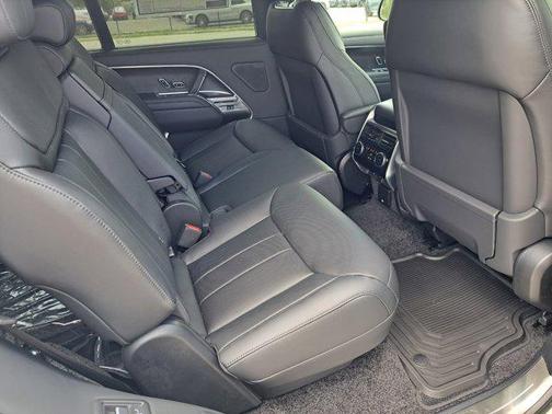2025 Land Rover Range Rover P530 SE 7 Seat