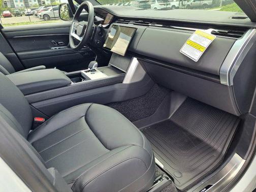2025 Land Rover Range Rover P530 SE 7 Seat