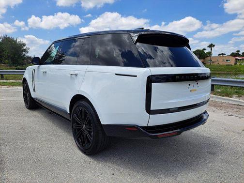 2025 Land Rover Range Rover P530 SE 7 Seat