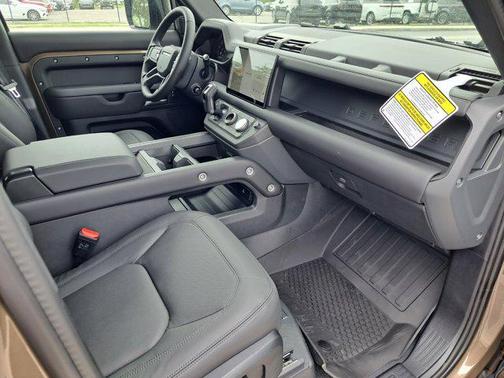 2025 Land Rover Defender 110 P300