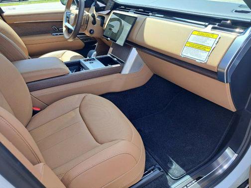 2025 Land Rover Range Rover P400 SE