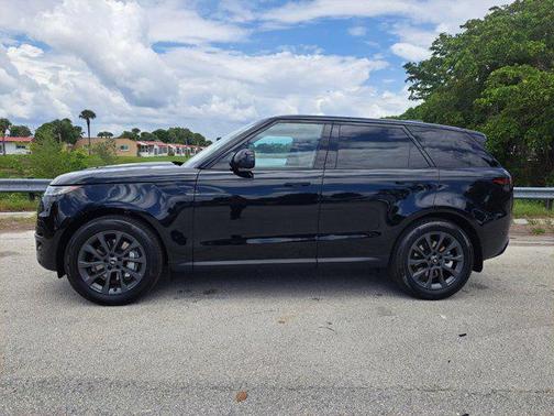 2025 Land Rover Range Rover Sport SE