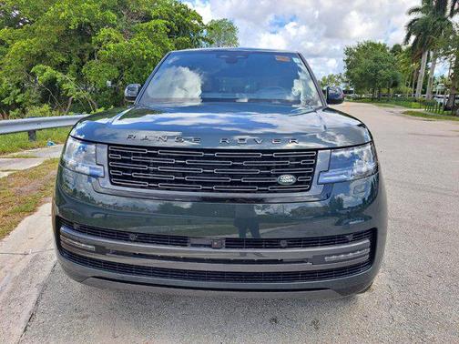 2025 Land Rover Range Rover P550e SE