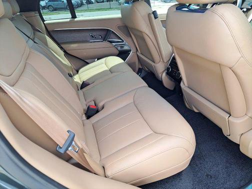 2025 Land Rover Range Rover P550e SE