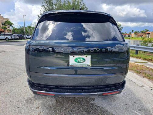 2025 Land Rover Range Rover P550e SE