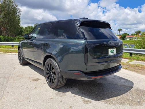 2025 Land Rover Range Rover P550e SE