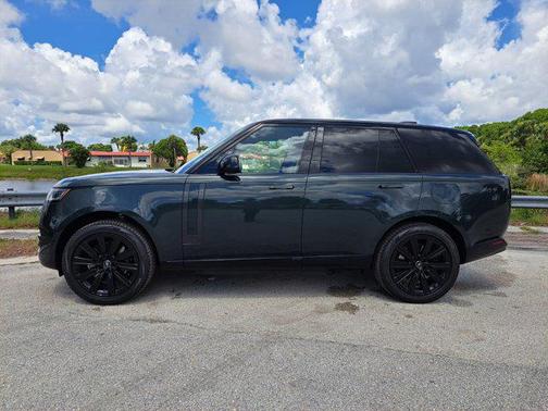 2025 Land Rover Range Rover P550e SE