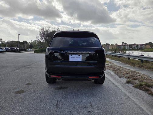 2025 Land Rover Range Rover P530 SE 7 Seat