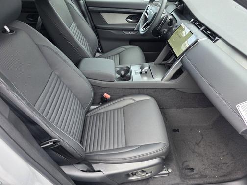 Fuji White 2026 Land Rover Discovery Sport Landmark