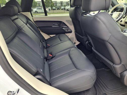 2024 Land Rover Range Rover P530 SE