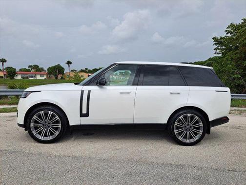 2024 Land Rover Range Rover P530 SE
